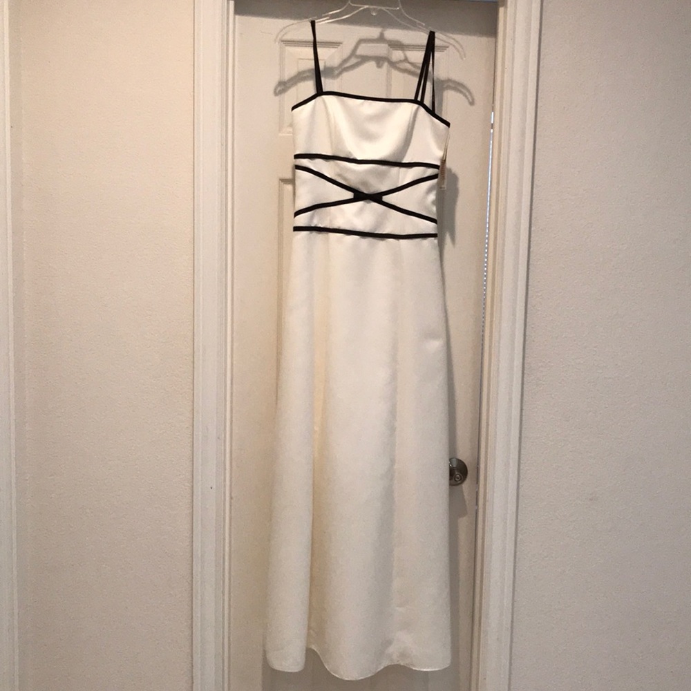 NWT pearl with black trim prom dress